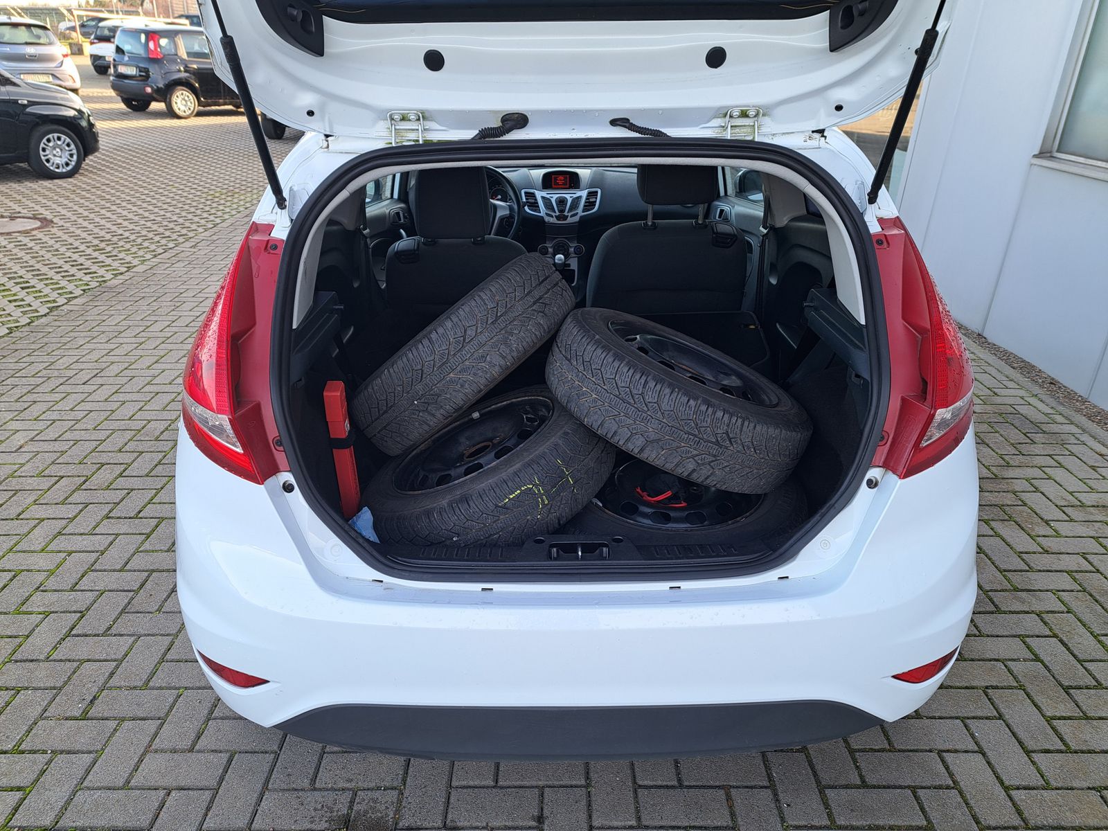 Fahrzeugabbildung Ford Fiesta Edition 82PS WINTERPAKET ALU