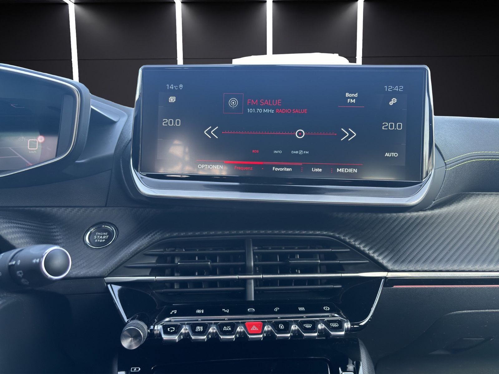 Fahrzeugabbildung Peugeot 2008 GT*ACC*Kamera*LED*Ambiente*Navi*