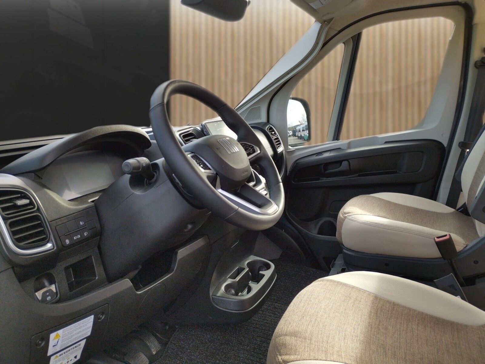 Fahrzeugabbildung Eura Mobil Van V 635 EB Automatik, 180 PS, Fahrassistenz