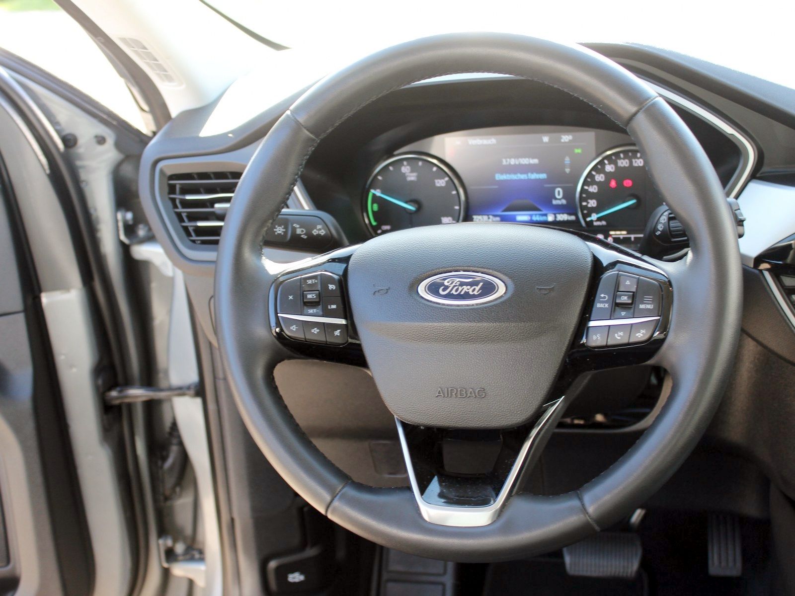 Fahrzeugabbildung Ford Kuga Plug-In Hybrid Cool & Connect 2,5 Duratec
