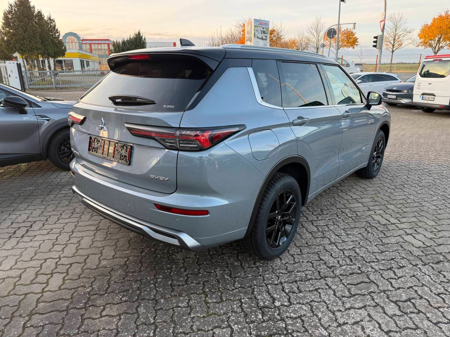 Fahrzeugabbildung Mitsubishi Outlander Plug-in TOP