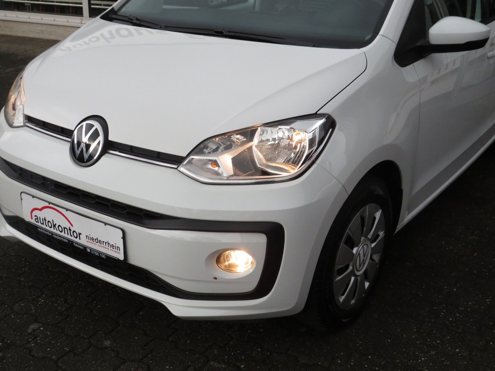 Fahrzeugabbildung Volkswagen up! 4T SITZH. NEBEL MAPS&MORE ASSISTENTPAKET 1H