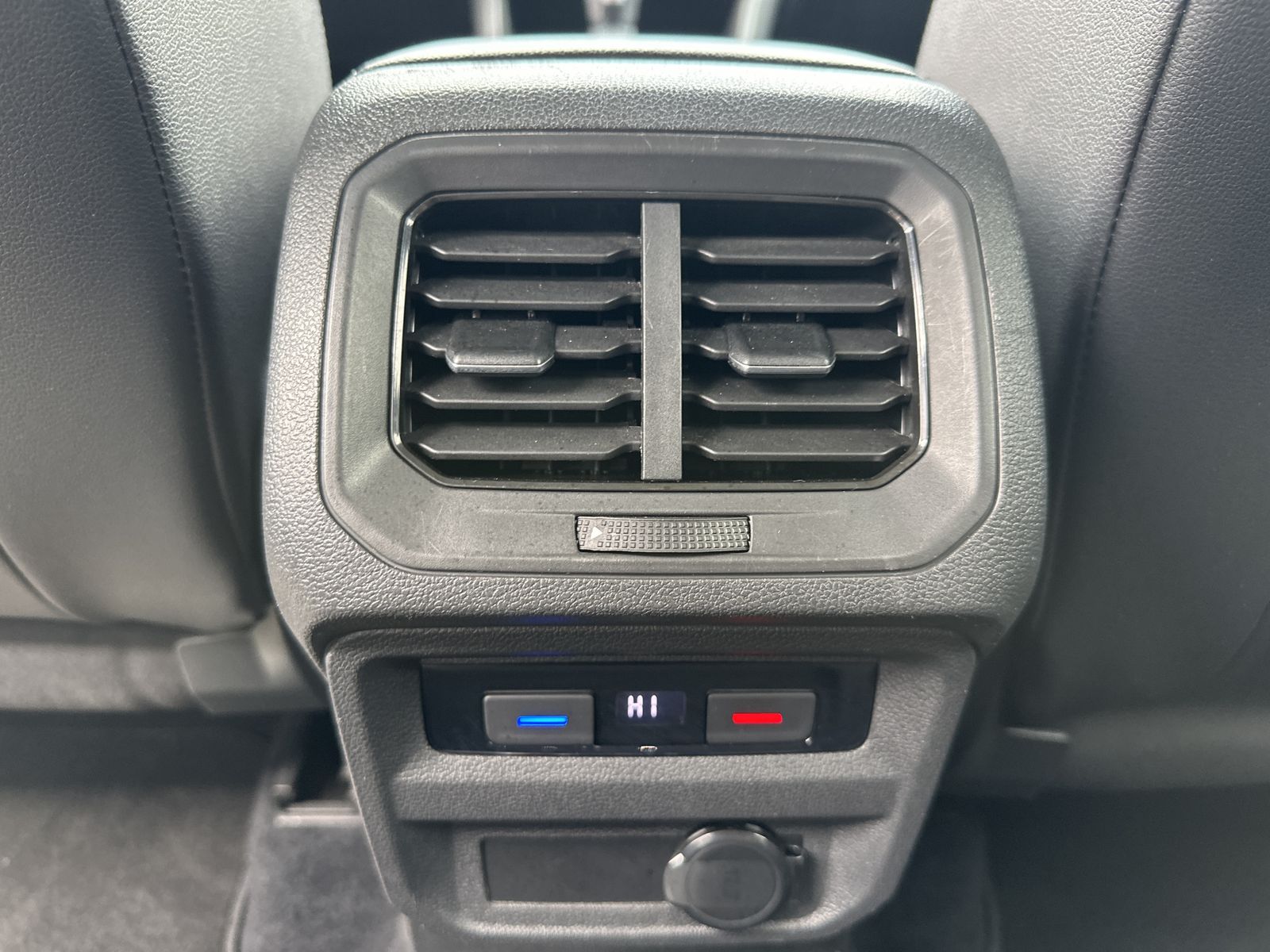 Fahrzeugabbildung Volkswagen Tiguan Allspace 2.0 TDI DSG HL 4M DSG NAV+LED+AC
