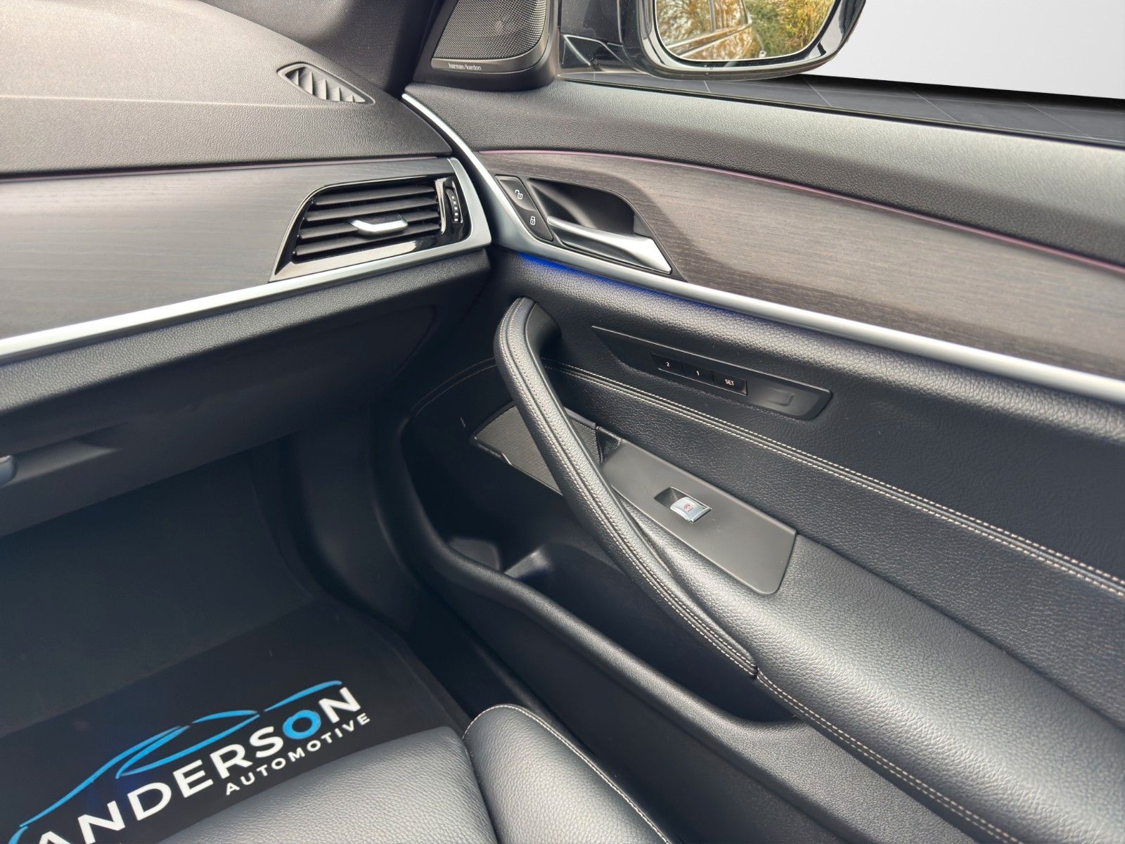 Fahrzeugabbildung BMW 530D TOURING XDRIVE M SPORT HUD H&K PANO LASER