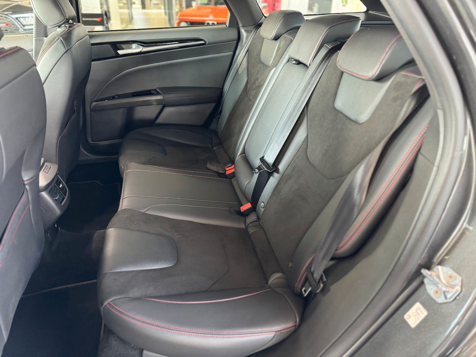 Fahrzeugabbildung Ford Mondeo Turnier 2.0 TDCI Automatik ST-Line "AHK"