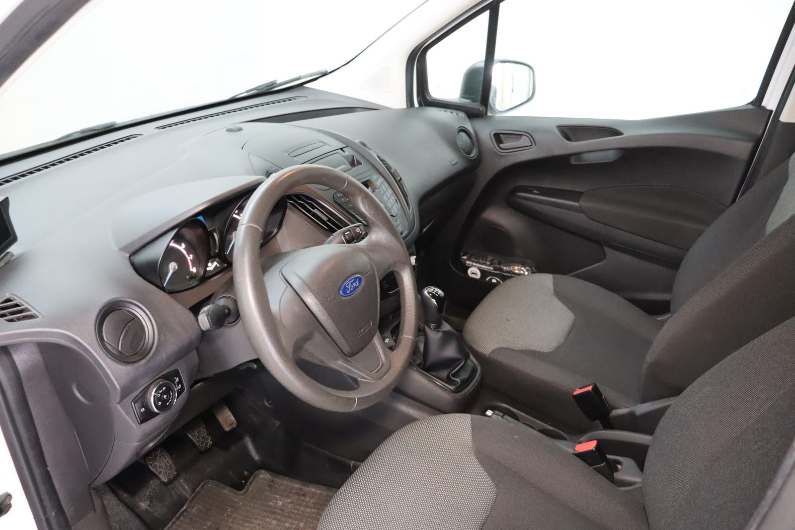 Fahrzeugabbildung Ford Transit Courier AHK * HU/AU bis 08.2027 * 1.Hand