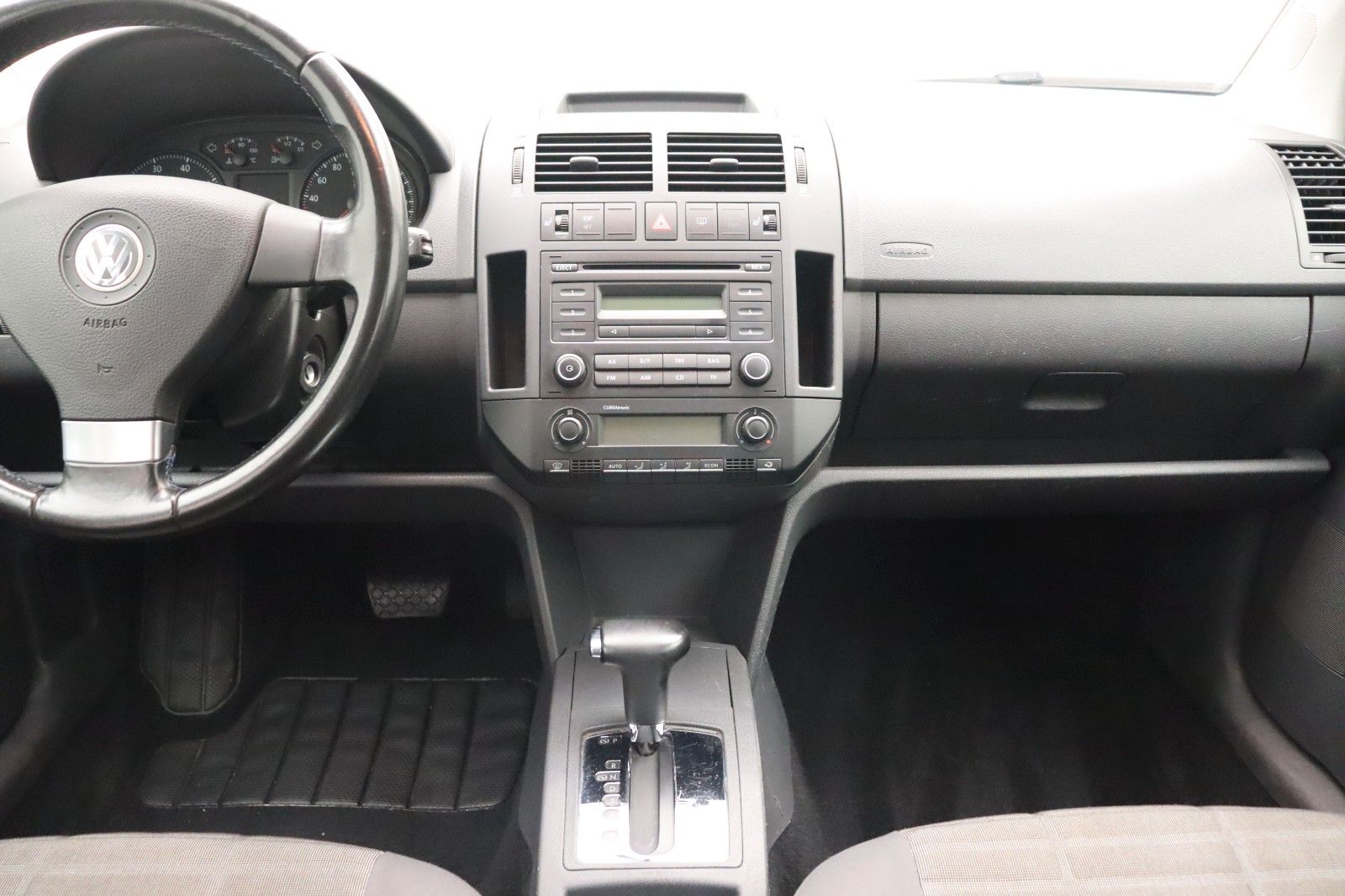 Fahrzeugabbildung Volkswagen Polo IV 1.4 Tour AUTOMATIK AHK KLIMA SHZ