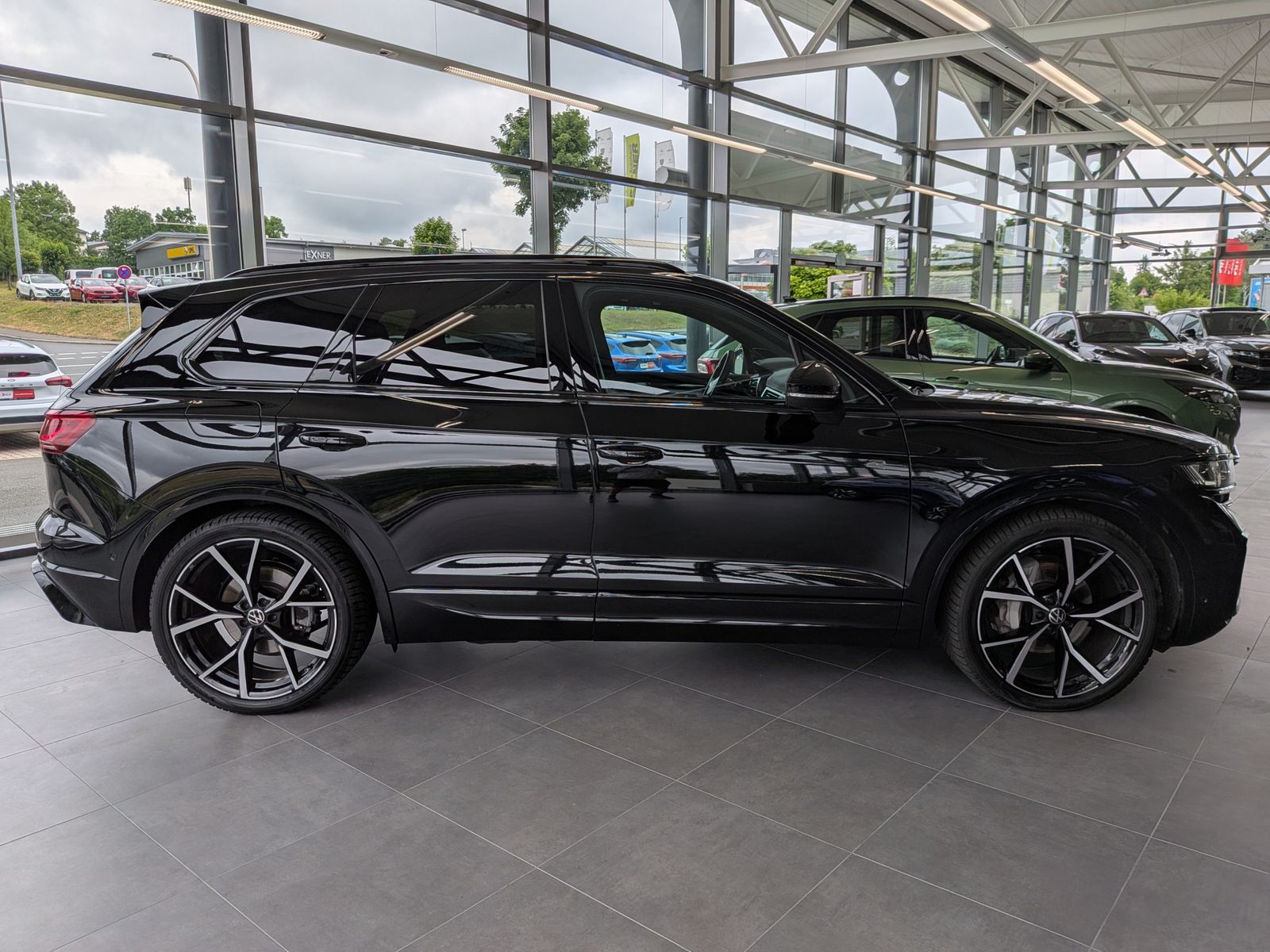 Fahrzeugabbildung Volkswagen Touareg 3.0TDI 4M R-Line VOLL Black 22" UPE 114T