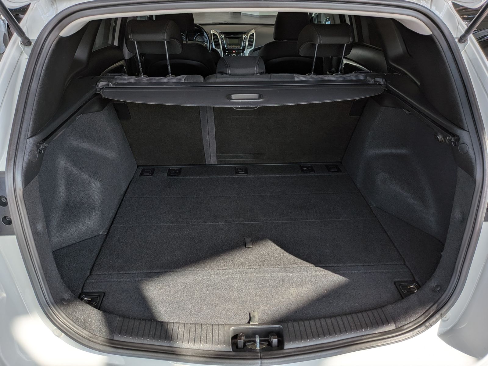 Fahrzeugabbildung Hyundai i30 1.6 Classic PDC Tempomat Bluetooth LHz SHz