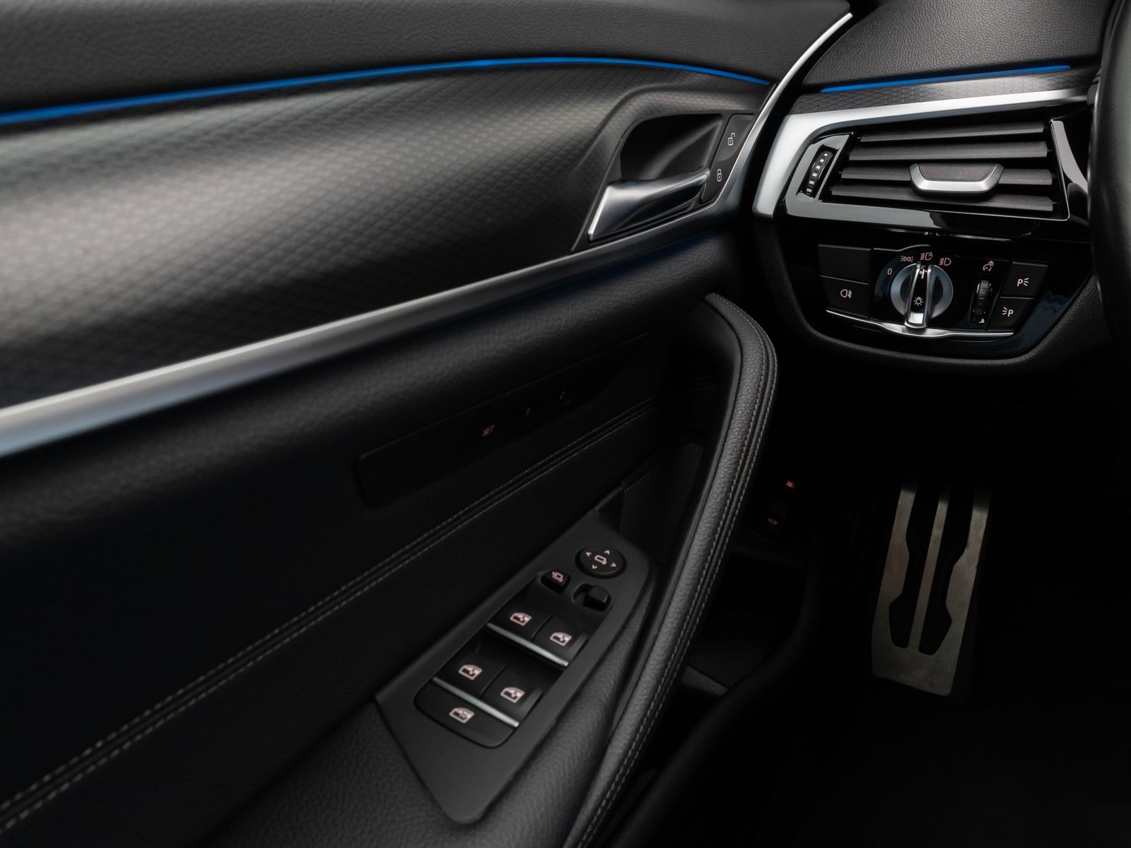Fahrzeugabbildung BMW 530e xD M Sport Panorama Laser 360°HUD DAB H/K