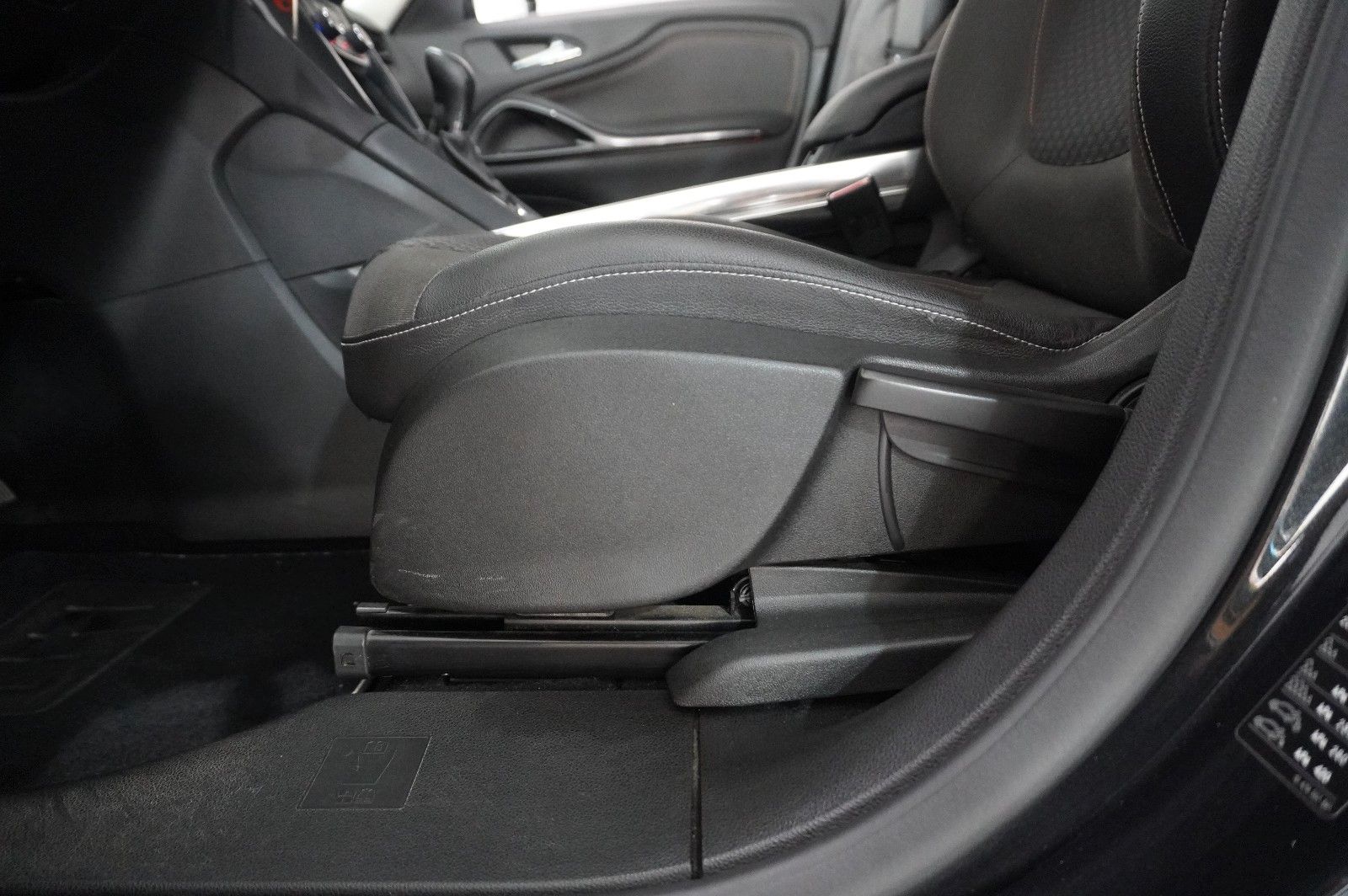 Fahrzeugabbildung Opel Zafira Tourer 1.4T INNOV. 7-SITZER NAVI/KAMERA