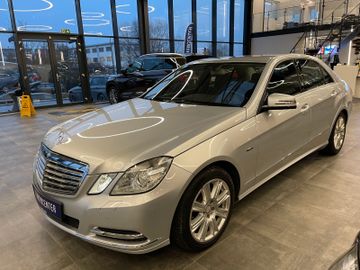 Mercedes-Benz E 350 CDI 4Matic *SPEEDTRONIIC*AHK*NAVI*SZHZ*