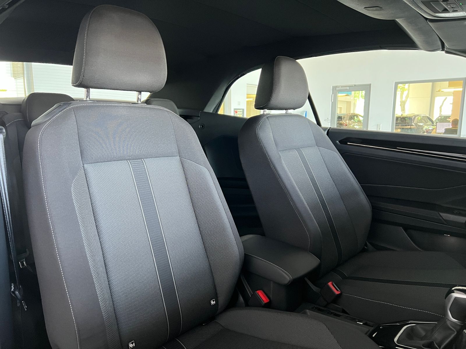 Fahrzeugabbildung Volkswagen T-Roc Cabriolet 1.5 TSI DSG *Black Style, AHK, L