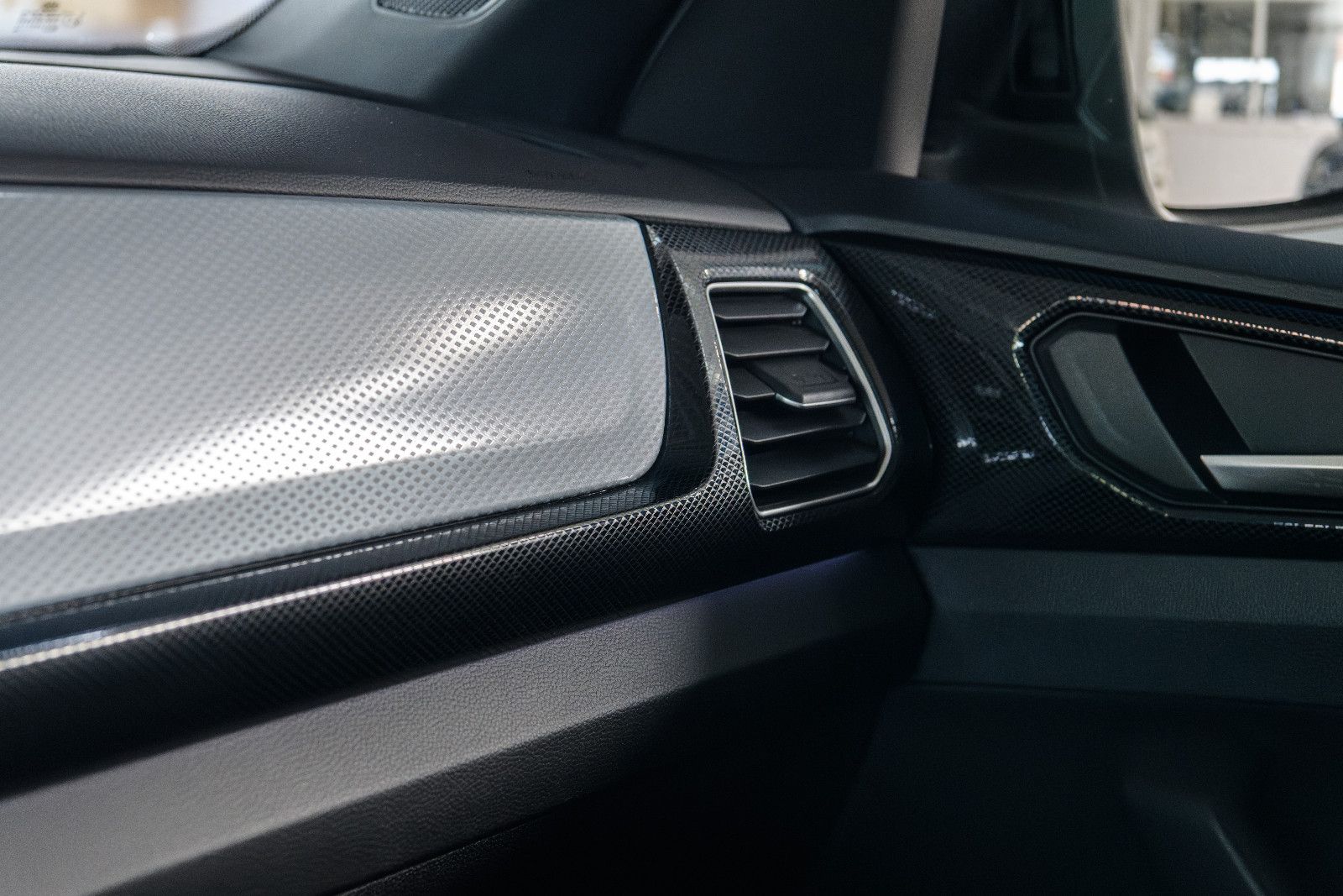 Fahrzeugabbildung Volkswagen T-Cross Goal 1.0 TSI DSG LED+AHK+NAV+ACC+APP+SHZ