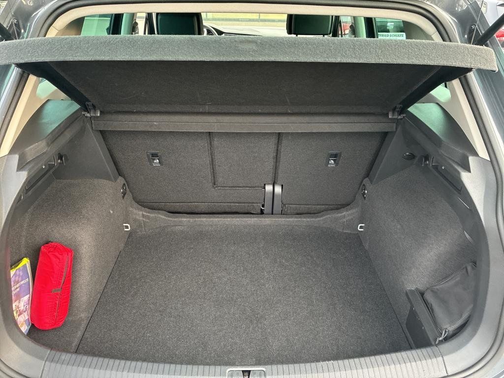 Fahrzeugabbildung Volkswagen Tiguan Active TSI *Navi*Cam*PDC*ACC*LED*Sitzhzg*
