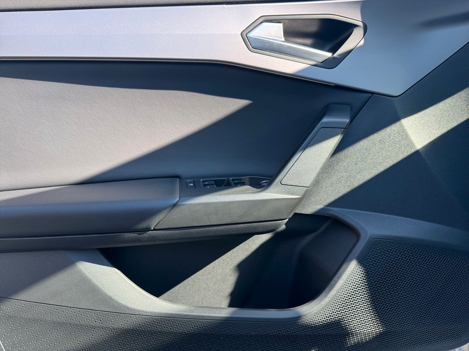 Fahrzeugabbildung SEAT Leon Sportstourer FR-Line 2.0 TDI