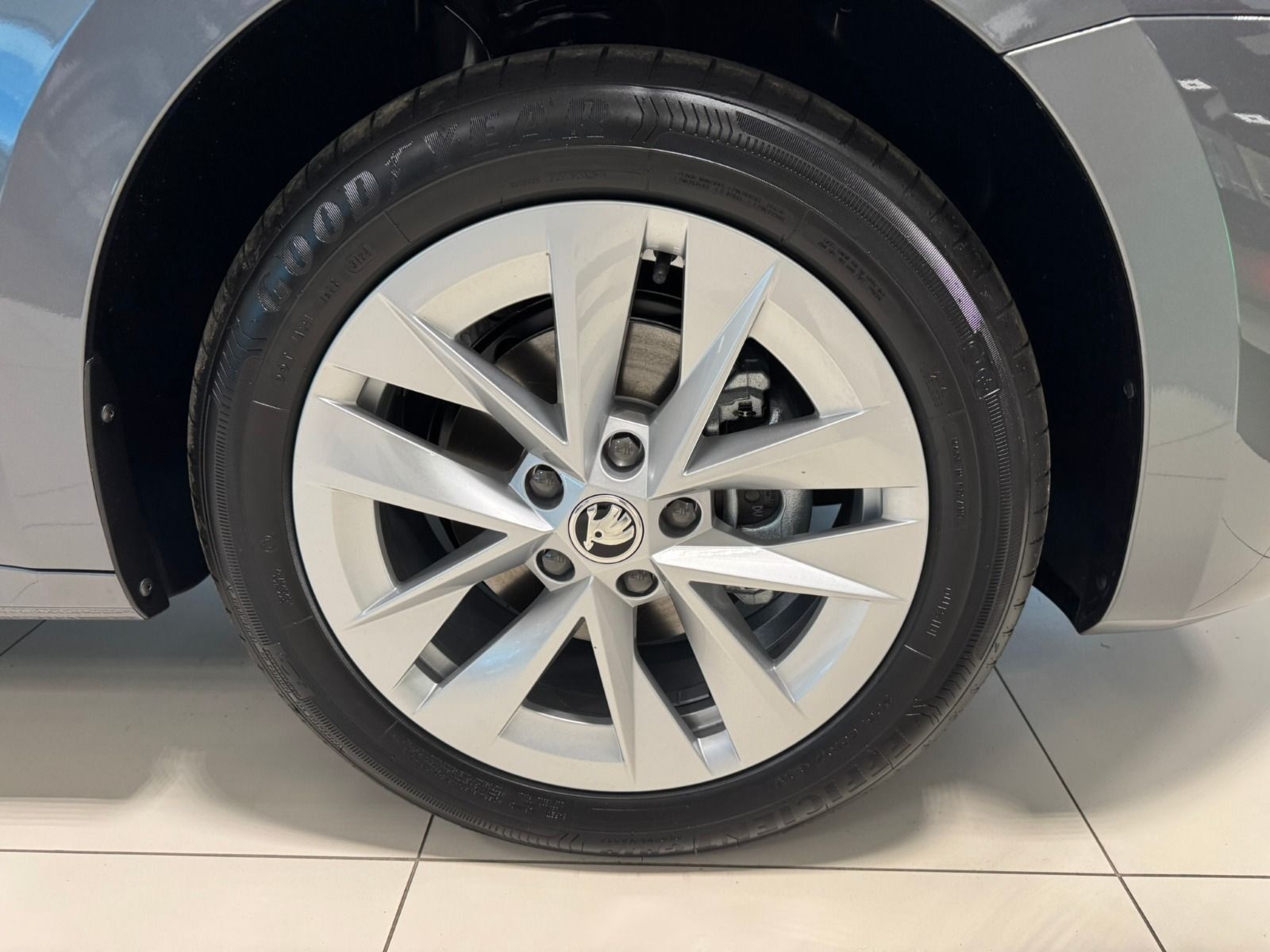 Fahrzeugabbildung SKODA Octavia Combi 2.0TDI DSG*RFK*AHK*NAVI*Head-Up