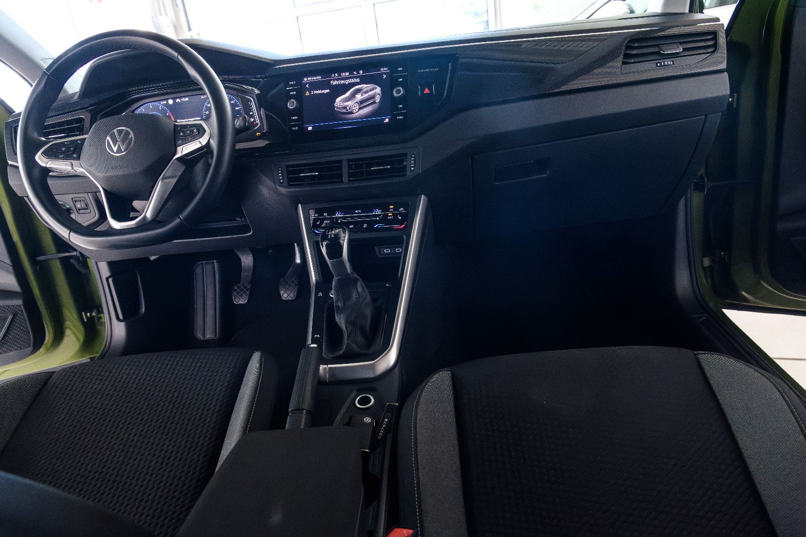 Fahrzeugabbildung Volkswagen Taigo Life+LED+KAMERA+SHZ+GJR+DIGIT.TACHO+ACC+IQ