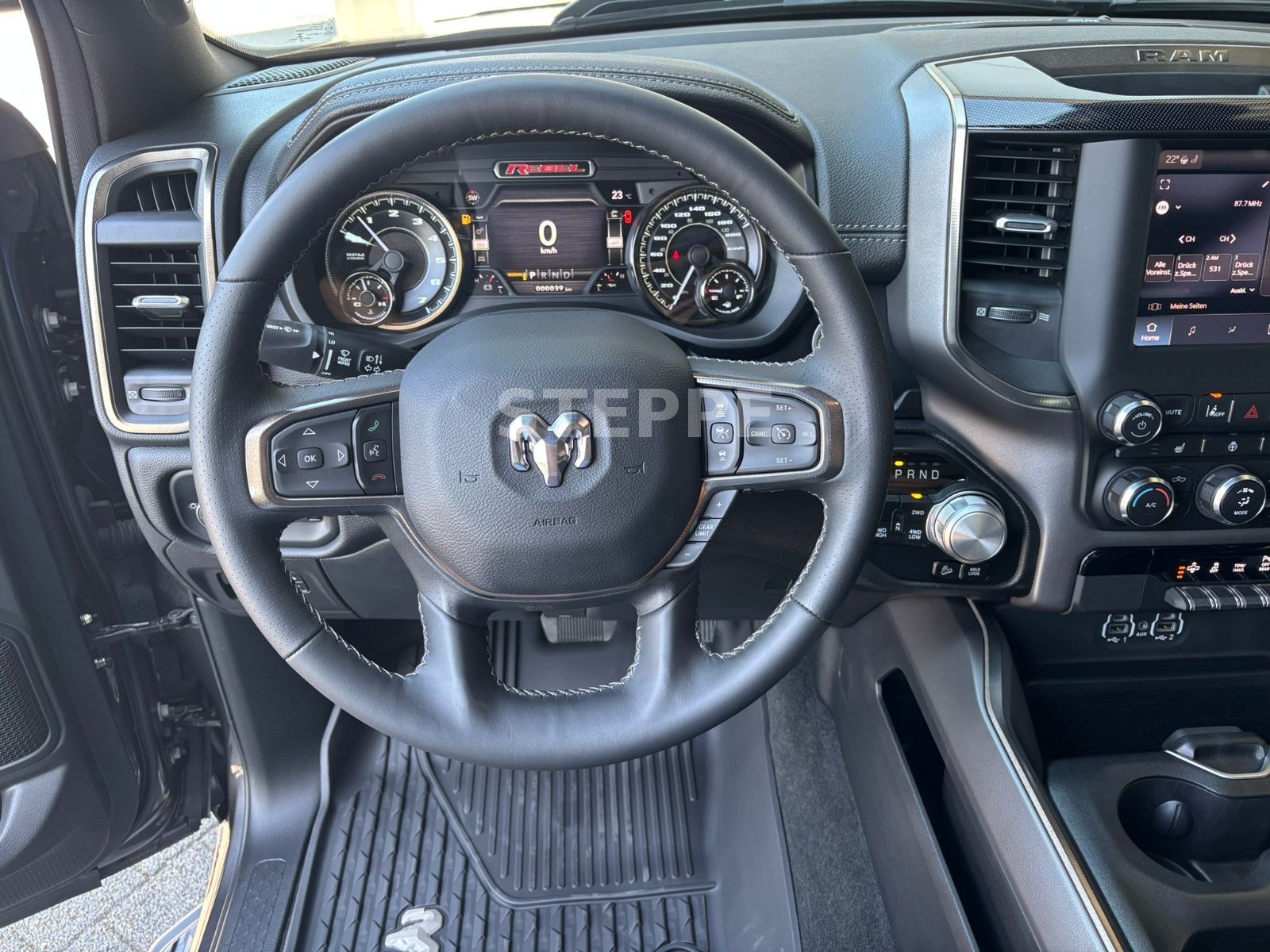 Dodge RAM 1500 REBEL 5,7V8 NIGHT ACC, Luftfed.360° AHK