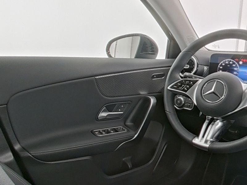 Fahrzeugabbildung Mercedes-Benz A 180 Progressive*KAMERA*LED*SPURHALTE*