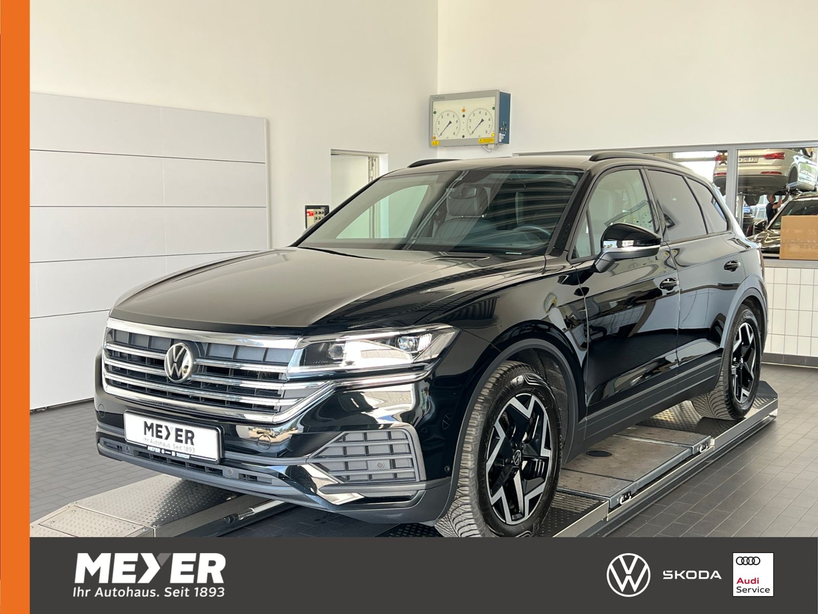 Volkswagen Touareg - 1
