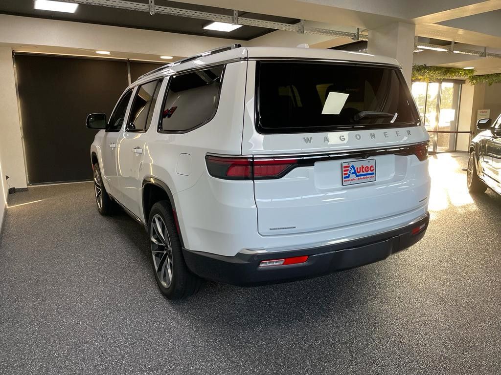 Fahrzeugabbildung Jeep WAGONEER SERIES III E-TORQUE 5.7L-V-8 McIntosh