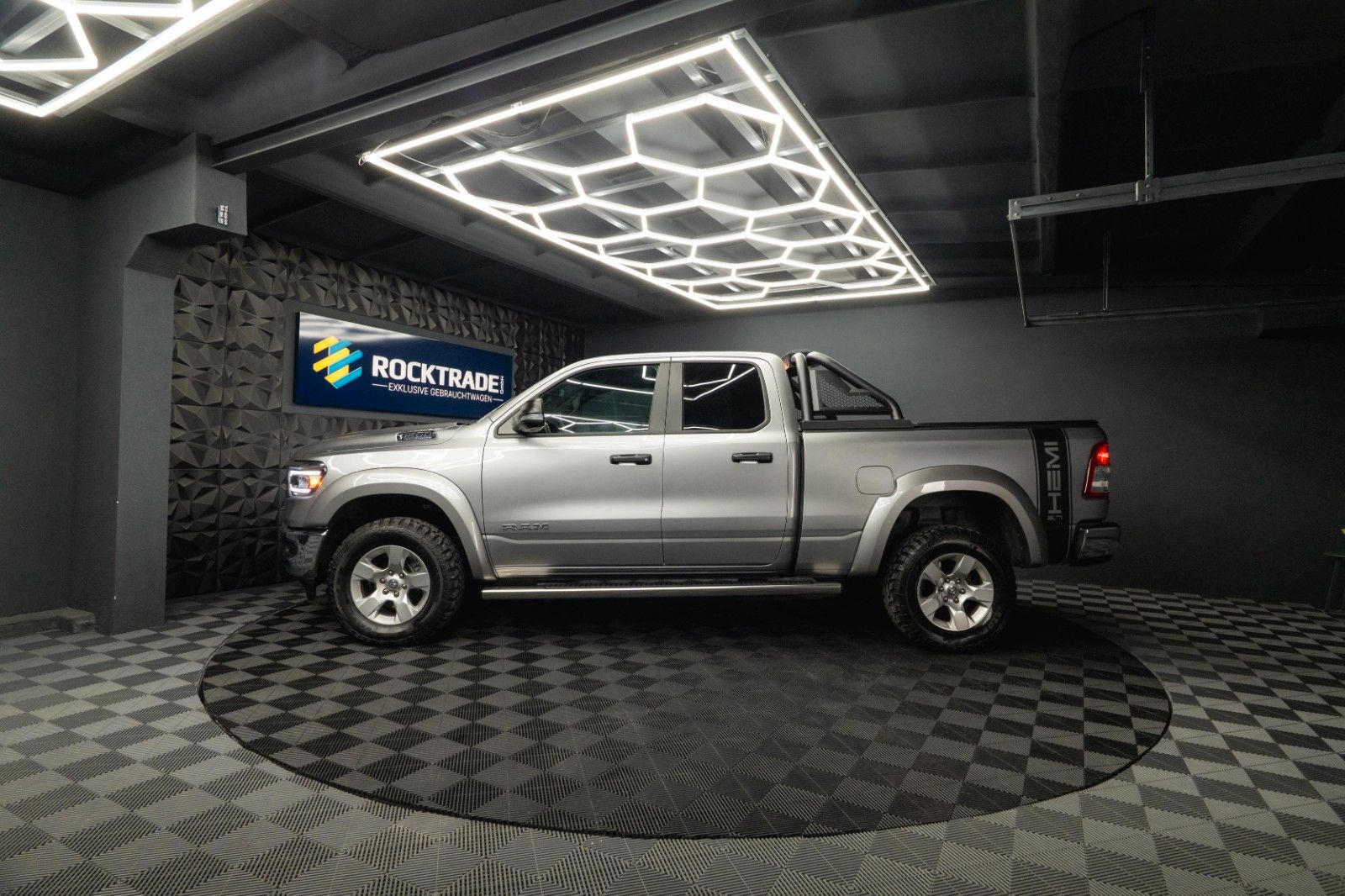 Fahrzeugabbildung Dodge RAM 5.7 V8 HEMI 4x4 OFFROAD Bodylift LONGBED LED