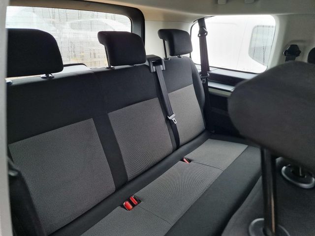 Fahrzeugabbildung Opel Vivaro Kombi M (L2)Navi,PDC,Klima v+h,9-Sitze