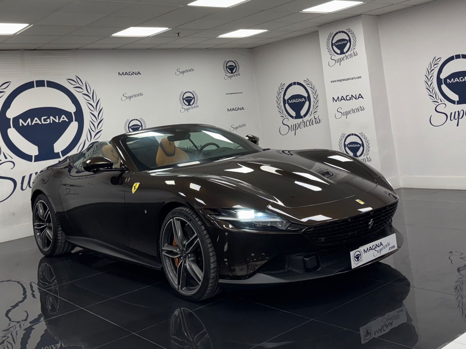 Ferrari Roma Spider "Marrone Met."
