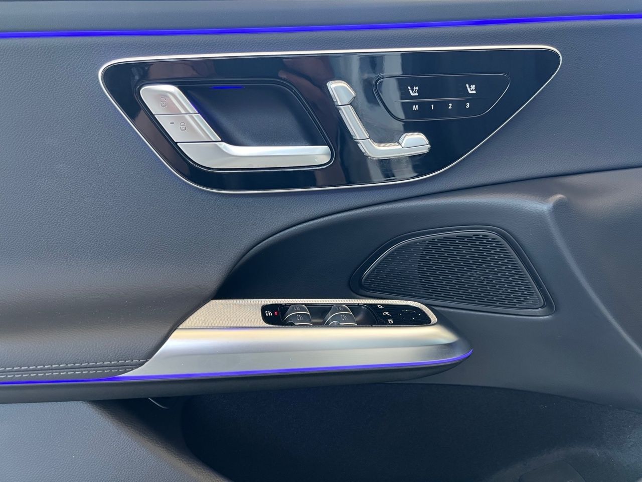 Mercedes-Benz E 300 T de 4M AMG Massage Sitzklima Superscreen foto 13