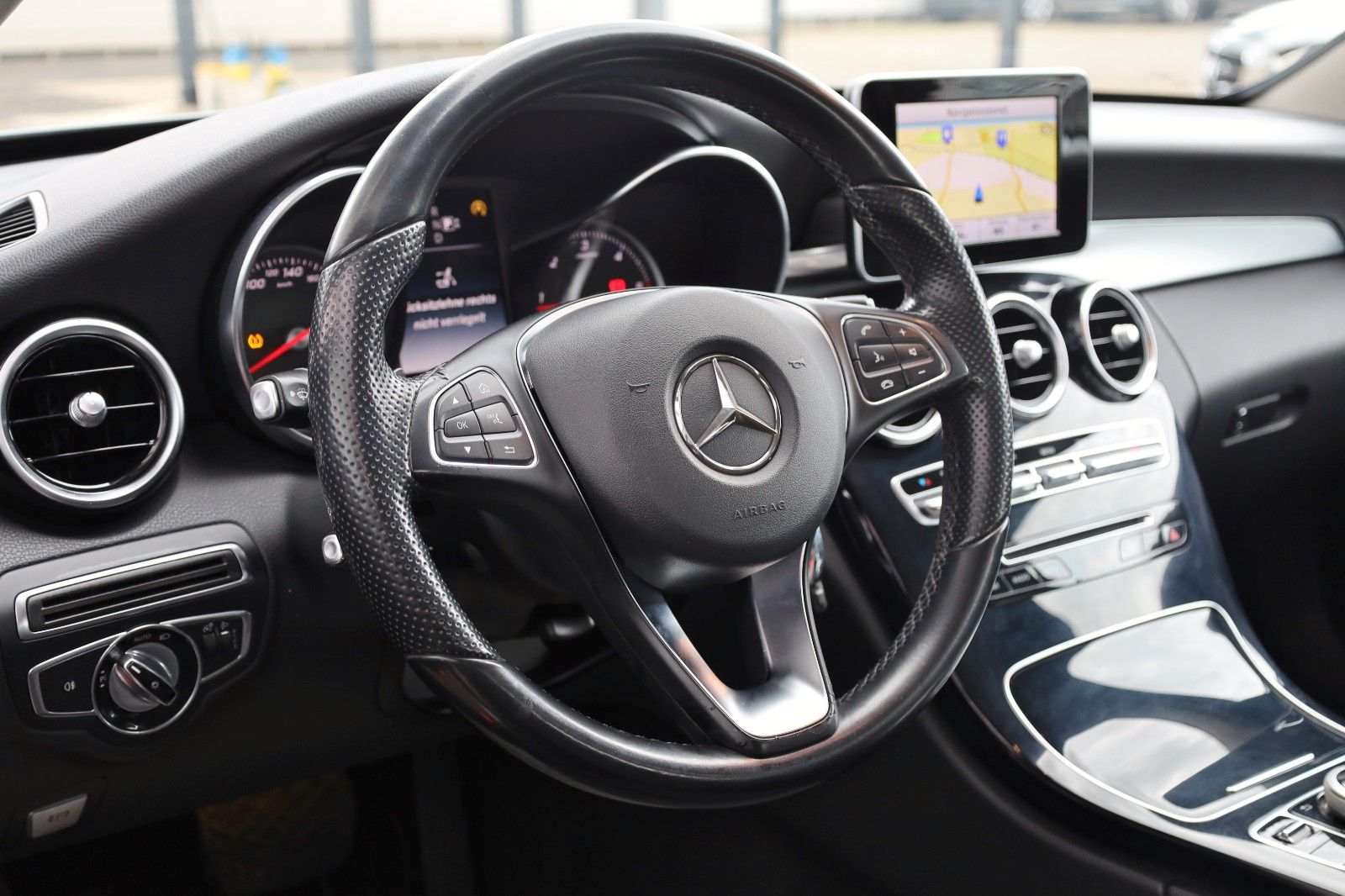 Fahrzeugabbildung Mercedes-Benz Lim. C 220d Avantgarde T.Leder,Navi,SH,PDC