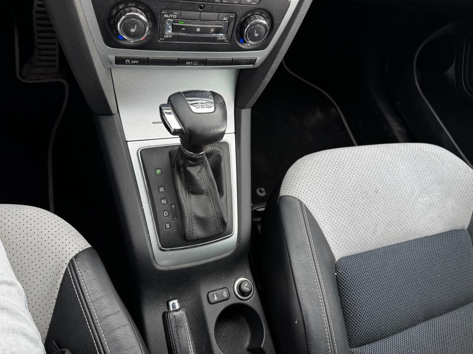 Skoda Octavia 2011 — photo 13