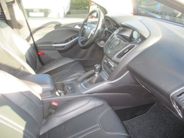 Ford Focus Turnier Titanium Leder + PDC + Winterpaket