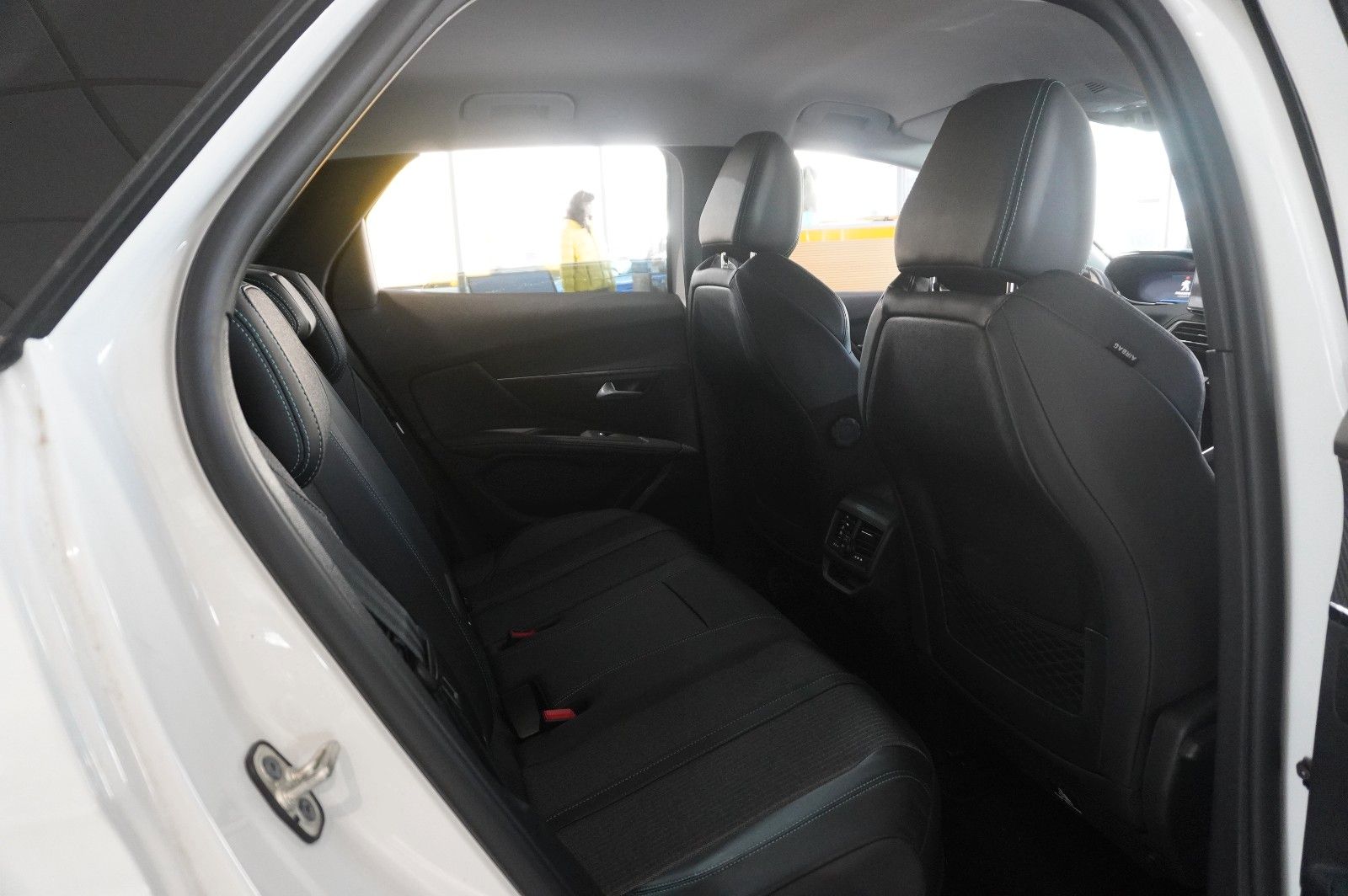 Fahrzeugabbildung Peugeot 3008 Hybrid PHEV ALLURE NAVI/LED/KAMERA/SH/AHK