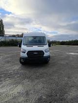 Ford Transit Custom L3H2 aus 2023 mit Rollstuhlrampe