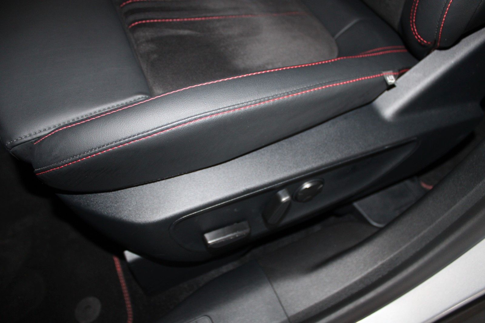 Fahrzeugabbildung Ford Kuga ST-Line X Automatik Facelift AHK Matrix LED