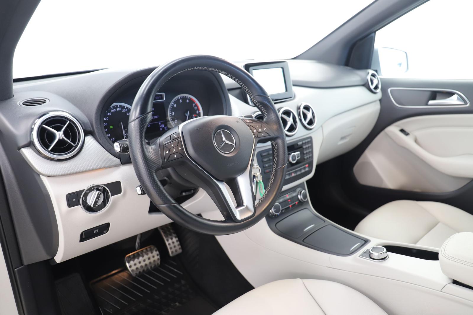 Mercedes-Benz B 200 156PS 7G Memory Leder RCAM AHK ACC