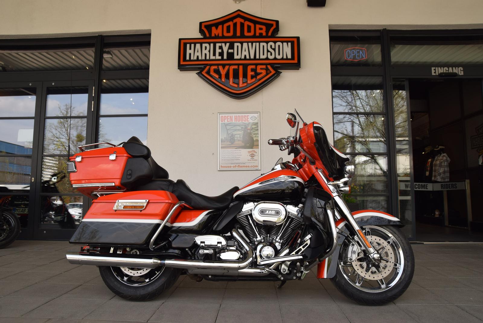 Harley-Davidson FLHTCUSE4 CVO Electra Glide Ultra + AMC Auspuff