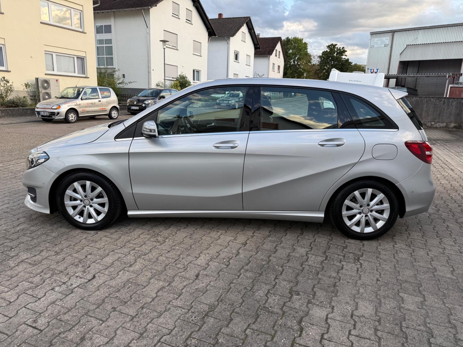 Mercedes-Benz B 180 BlueEfficiency Edition *82tkm* LED Shzg