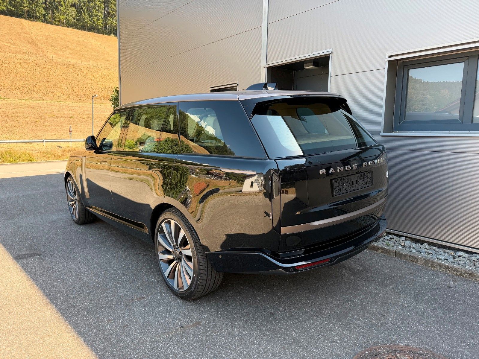 Land Rover Range Rover SV P615 LWB / Signature Suite imagem 3