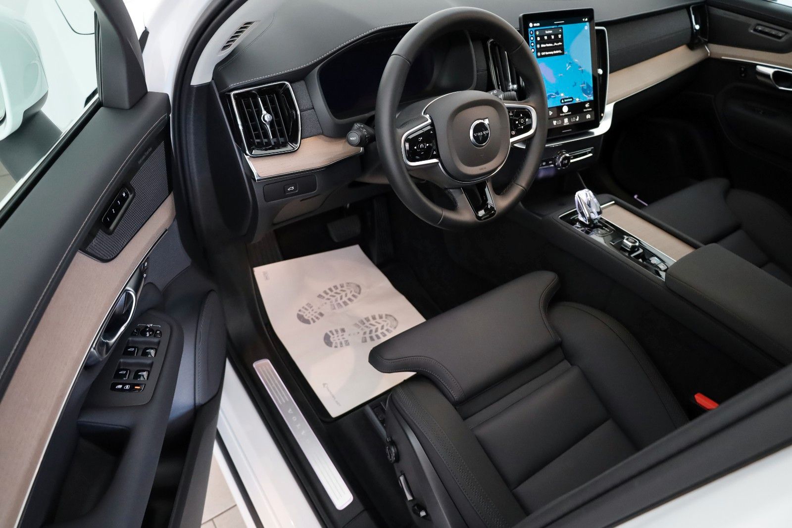 Fahrzeugabbildung Volvo XC90 Plus Bright AWD 7Si,Leder,Navi,LED,HUD,360°