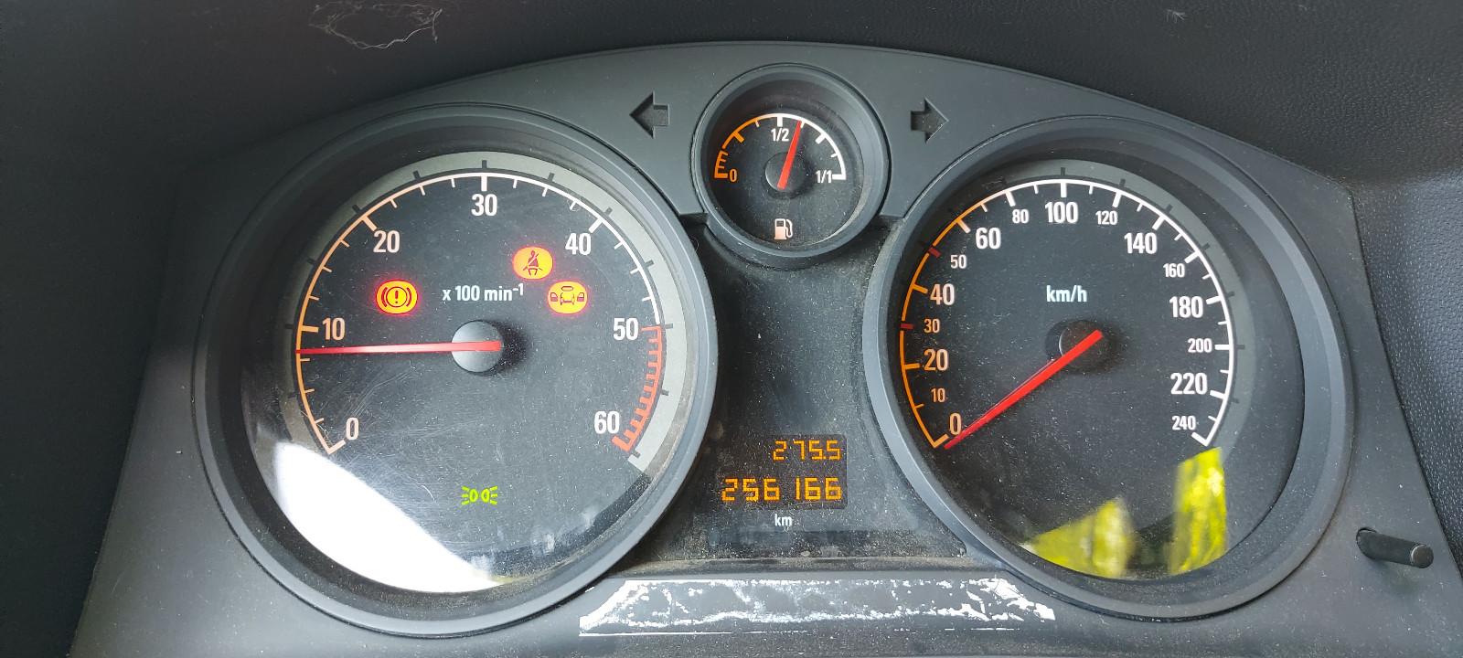 Opel Astra 2010 — photo 10