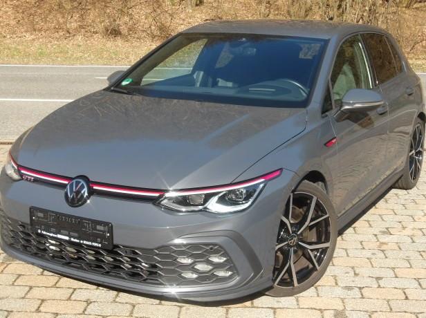 Volkswagen Golf VIII GTI mit Soundsystem u. head up