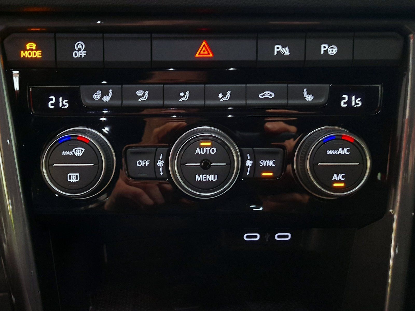 Fahrzeugabbildung Volkswagen T-Roc Sport TSI *Panodach*Navi*Cam*LED*ACC*App*
