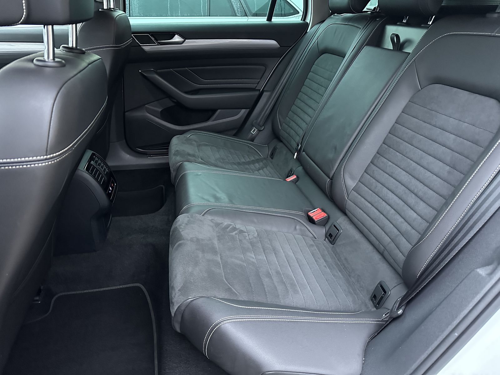 Fahrzeugabbildung Volkswagen Passat Variant DSG GTE Hybrid NAV+LED+AHK+VC+PP