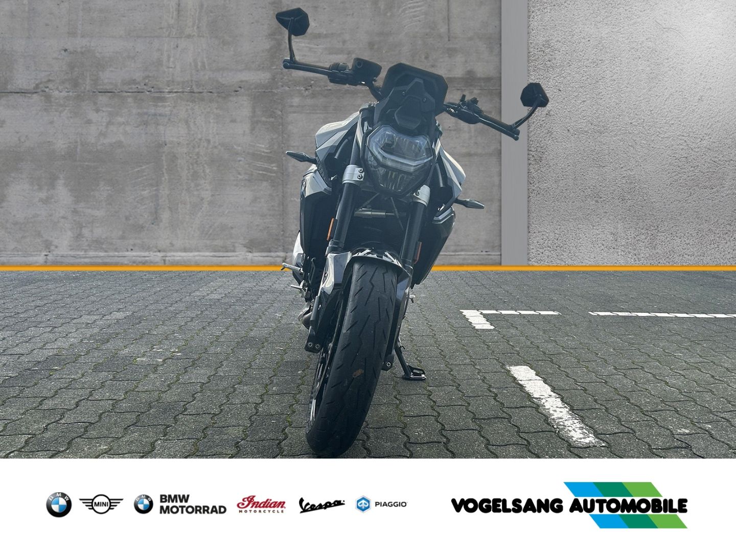 Fahrzeugabbildung BMW F 900 R Tripleblack, Komfort-Paket, Dynamik-Pake