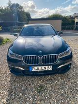 BMW 740i - 1. Hand, Top Zustand, Vollausstattung - BMW 740: Blau
