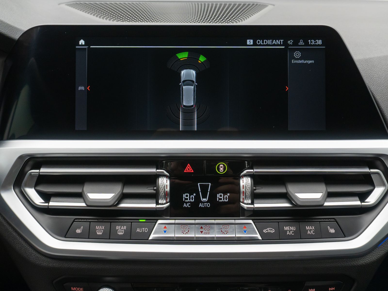 Fahrzeugabbildung BMW 330i Sport Line DAB Alarm MSport Lenkrhzg 19Zoll