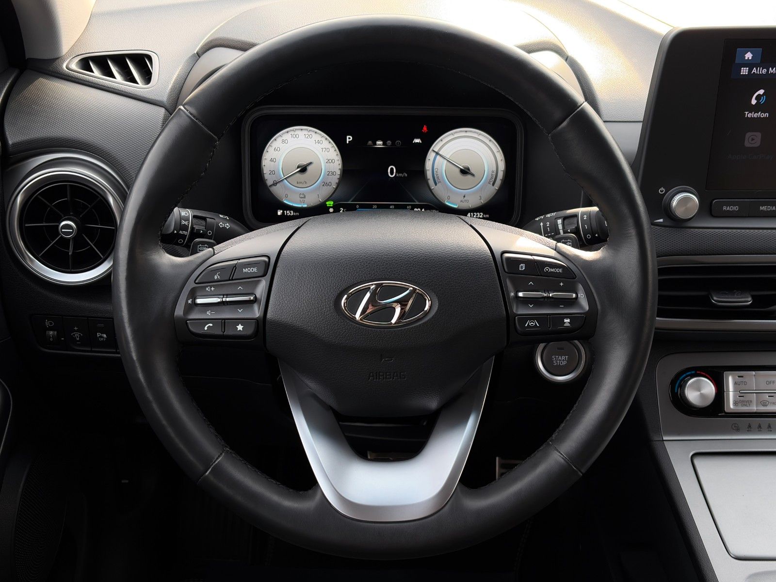 Fahrzeugabbildung Hyundai KONA E Select ACC LHZ SHZ LKAS PDC CarPlay Kam