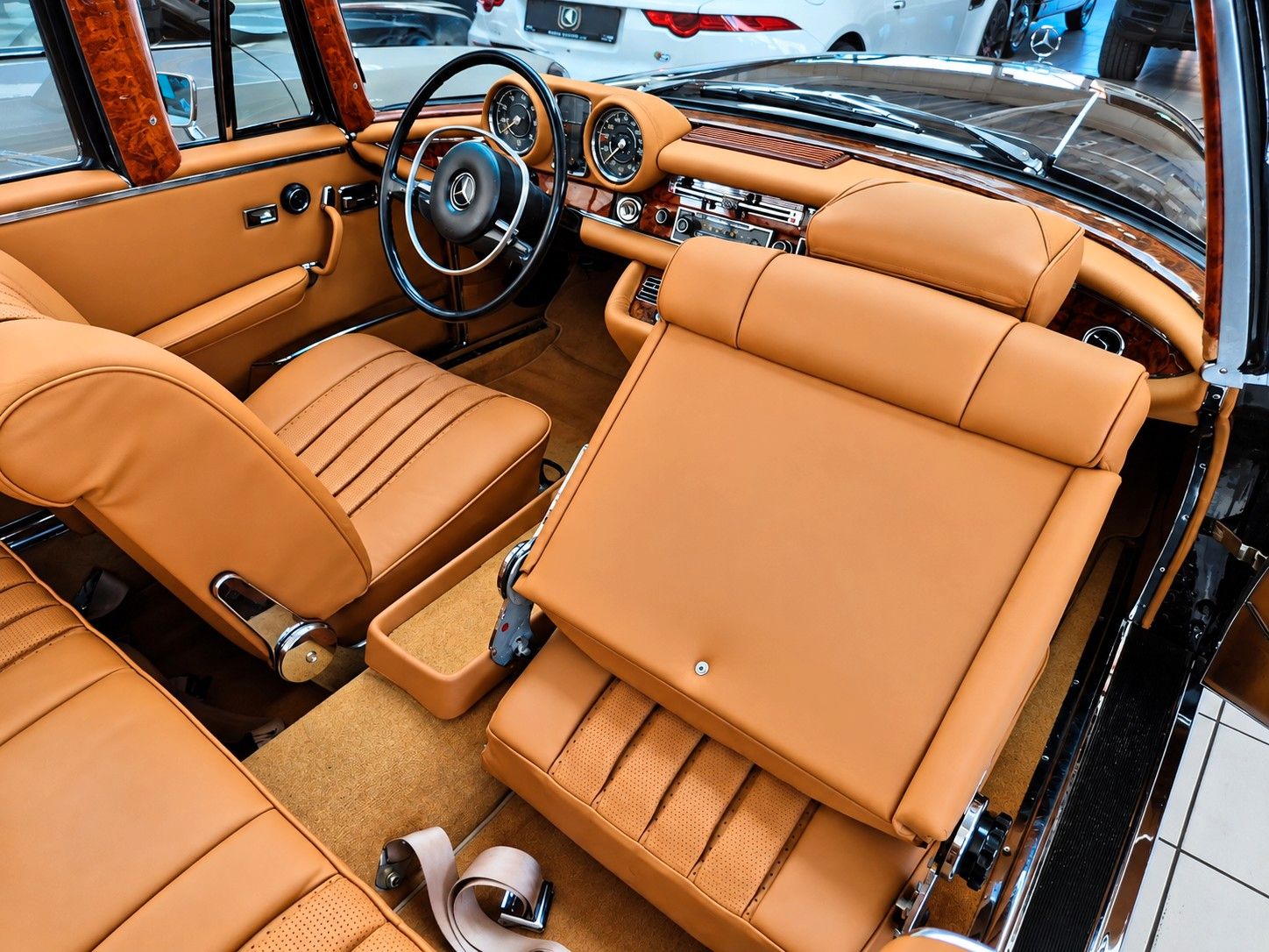 Fahrzeugabbildung Mercedes-Benz 280 SE Werkscabriolet/20 Jahre in Dr. Hand